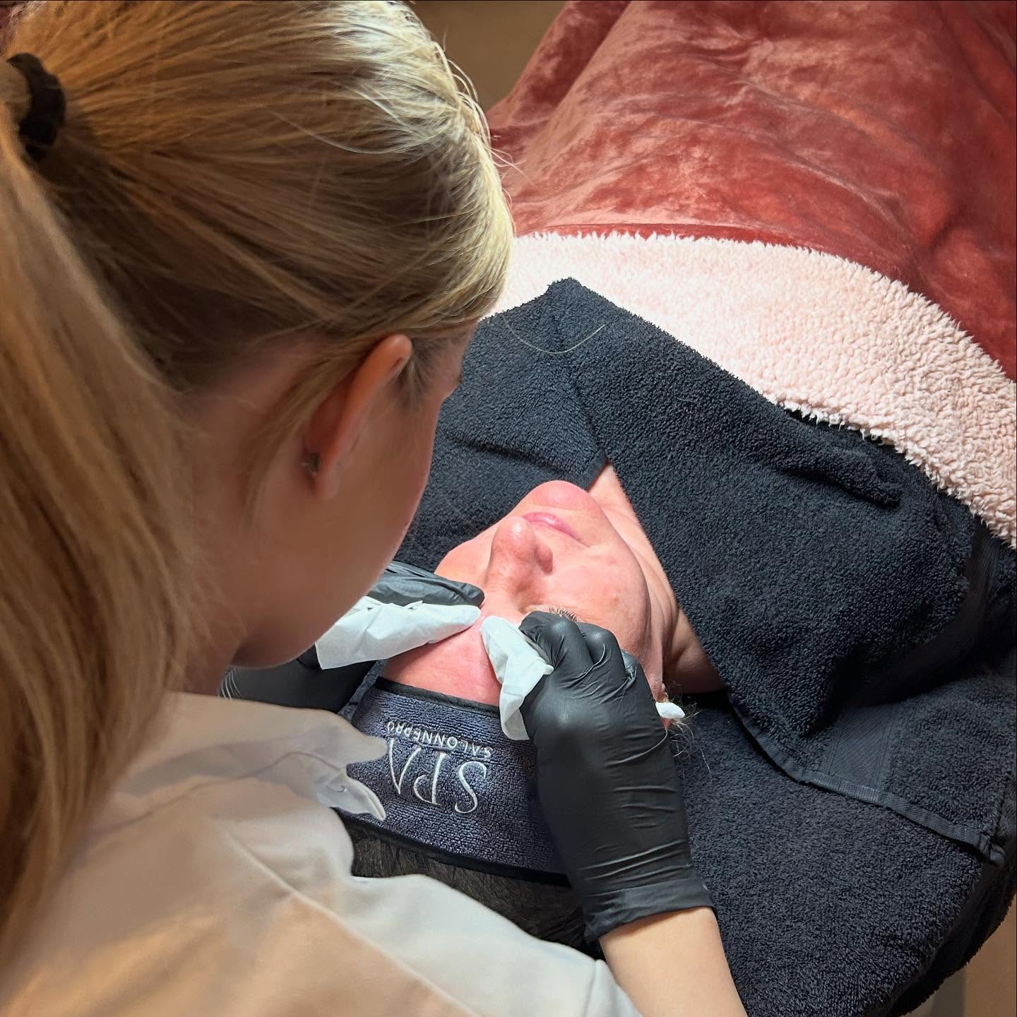 𝗟𝗮𝗮𝘁𝘀𝘁𝗲 𝗸𝗮𝗻𝘀: 𝗚𝗲𝗯𝗿𝘂𝗶𝗸 𝗷𝗲 𝗮𝗮𝗻𝘃𝘂𝗹𝗹𝗲𝗻𝗱𝗲 𝘃𝗲𝗿𝘇𝗲𝗸𝗲𝗿𝗶𝗻𝗴 𝘃𝗼𝗼𝗿 𝗮𝗰𝗻𝗲𝗯𝗲𝗵𝗮𝗻𝗱𝗲𝗹𝗶𝗻𝗴𝗲𝗻! 💆‍♀️💸

Veel zorgverzekeraars vergoeden (deels) acnebehandelingen vanuit de aanvullende verzekering. Heb je last van acne en dit jaar nog budget over? 
⛔️Let op: dit vervalt meestal aan het einde van het kalenderjaar.

📅 Het najaar is hét moment om nog een of meerdere behandelingen in te plannen.

✅ Check je polis
✅ Plan je afspraak op tijd
✅ Voorkom dat je vergoeding verloren gaat

📲 Neem contact op via DM of boek direct via de link in bio.